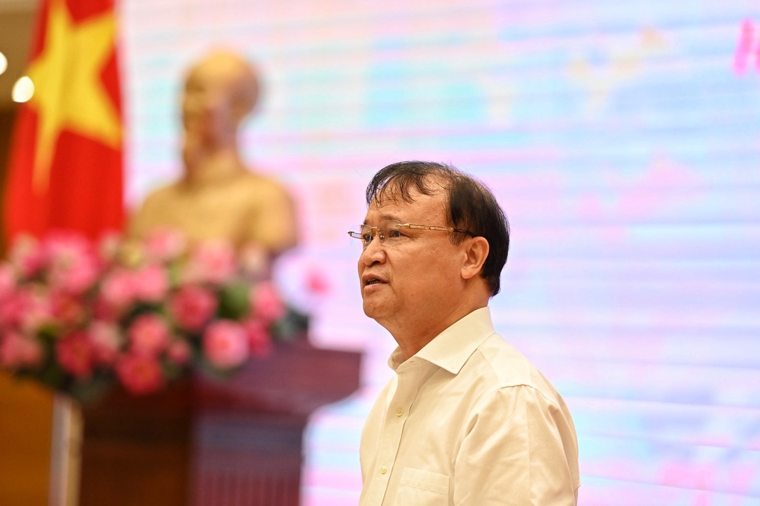 Hop bao Chinh phu anh 3