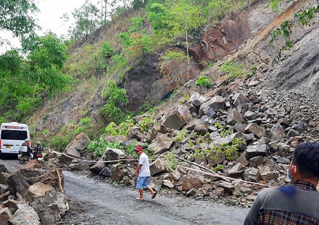 sat lo tren deo dai ninh anh 2