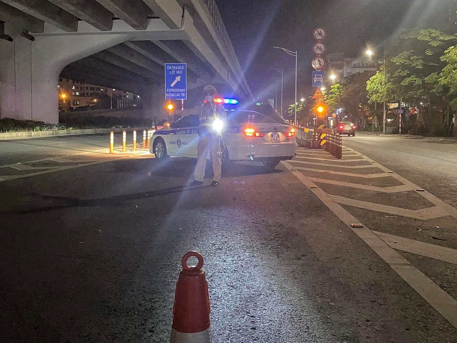 tai nan lien hoan xe bon anh 3