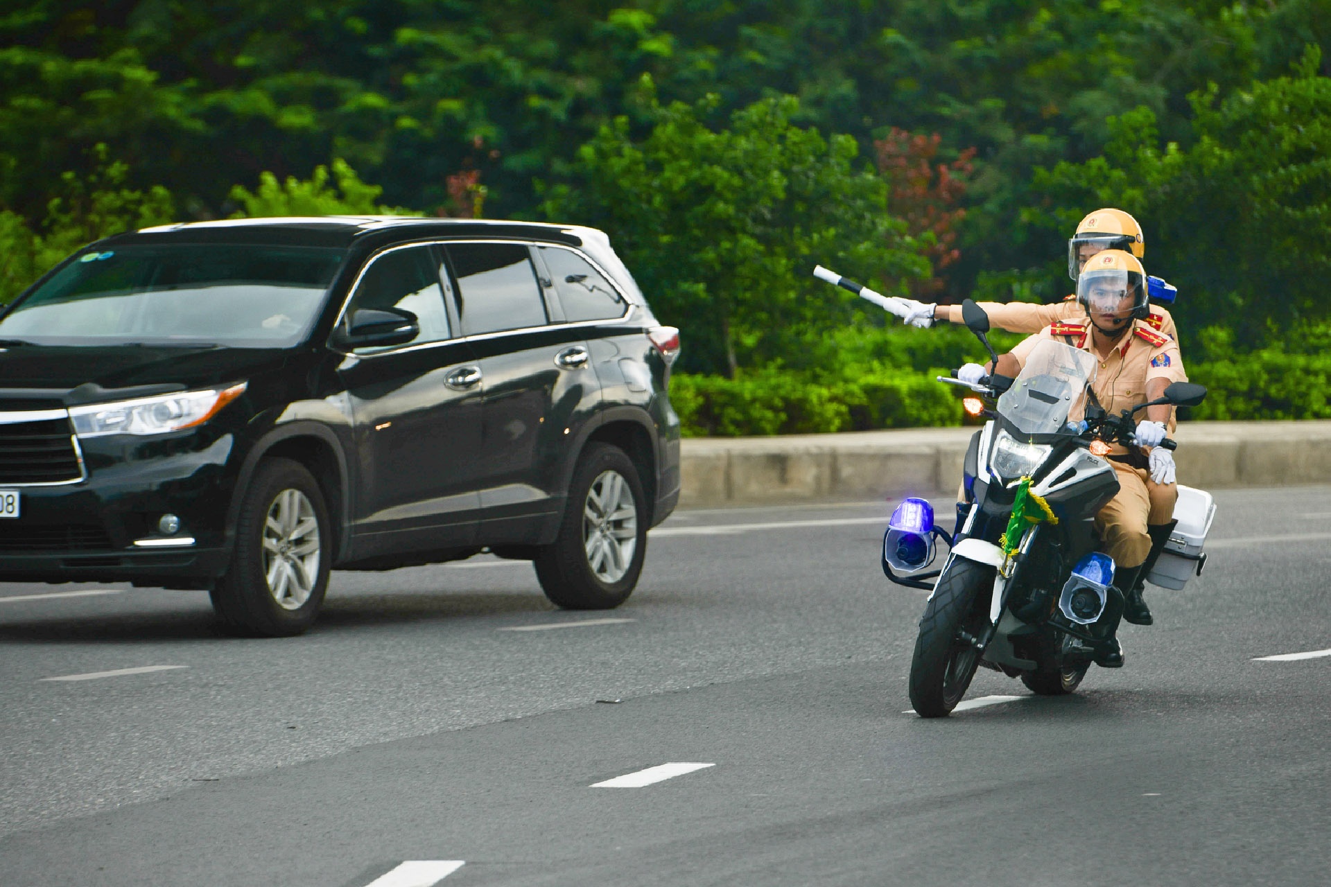 CSGT that chat kiem soat 'phu hieu uu tien' tai SEA Games 31 hinh anh