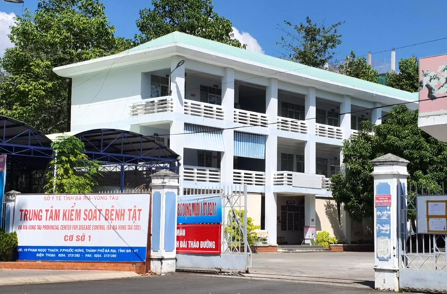 Thong thau mua vat tu chong dich o Ba Ria - Vung Tau, nang gia 900% hinh anh