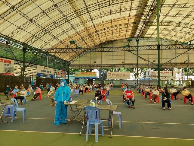 Thong thau mua vat tu chong dich o Ba Ria - Vung Tau,  nang gia 900% anh 1