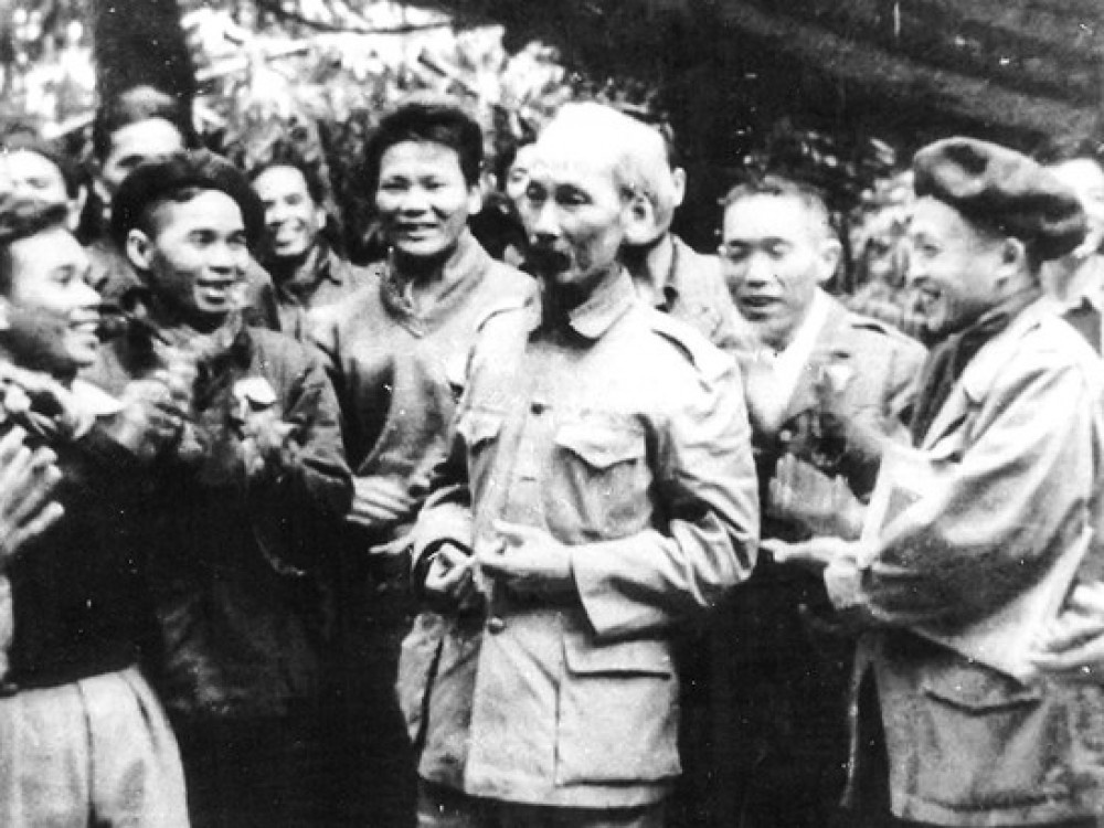 Hoc Bac Ho tinh nhan van trong xu ly ky luat can bo hinh anh