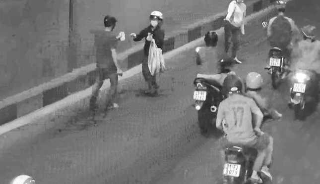 Tien bay khap ham chui Da Nang, nguoi dan nhat tra lai kho chu hinh anh