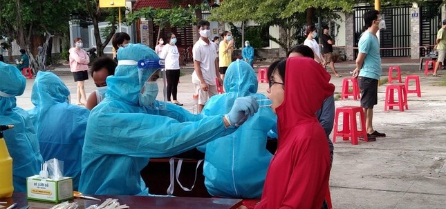 Chi dao khan vu thong thau, nang gia mua vat tu chong dich len 900% hinh anh