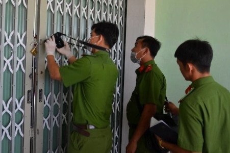 Hai nguoi ban than o Binh Duong chet cach nhau 5 km hinh anh