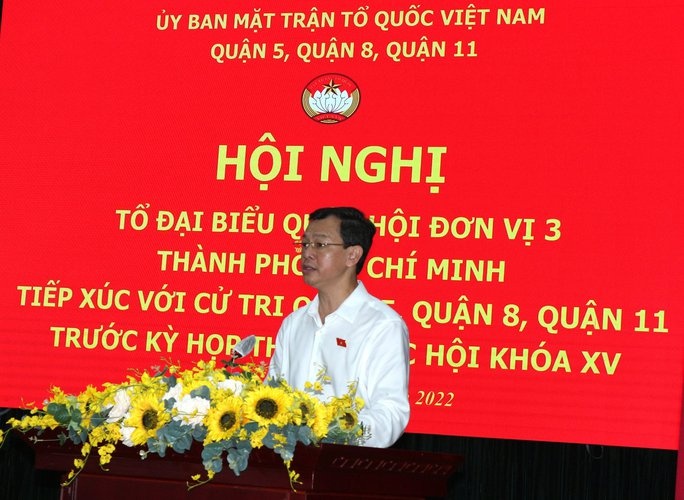 Chu tich nuoc Nguyen Xuan Phuc tiep xuc cu tri anh 2
