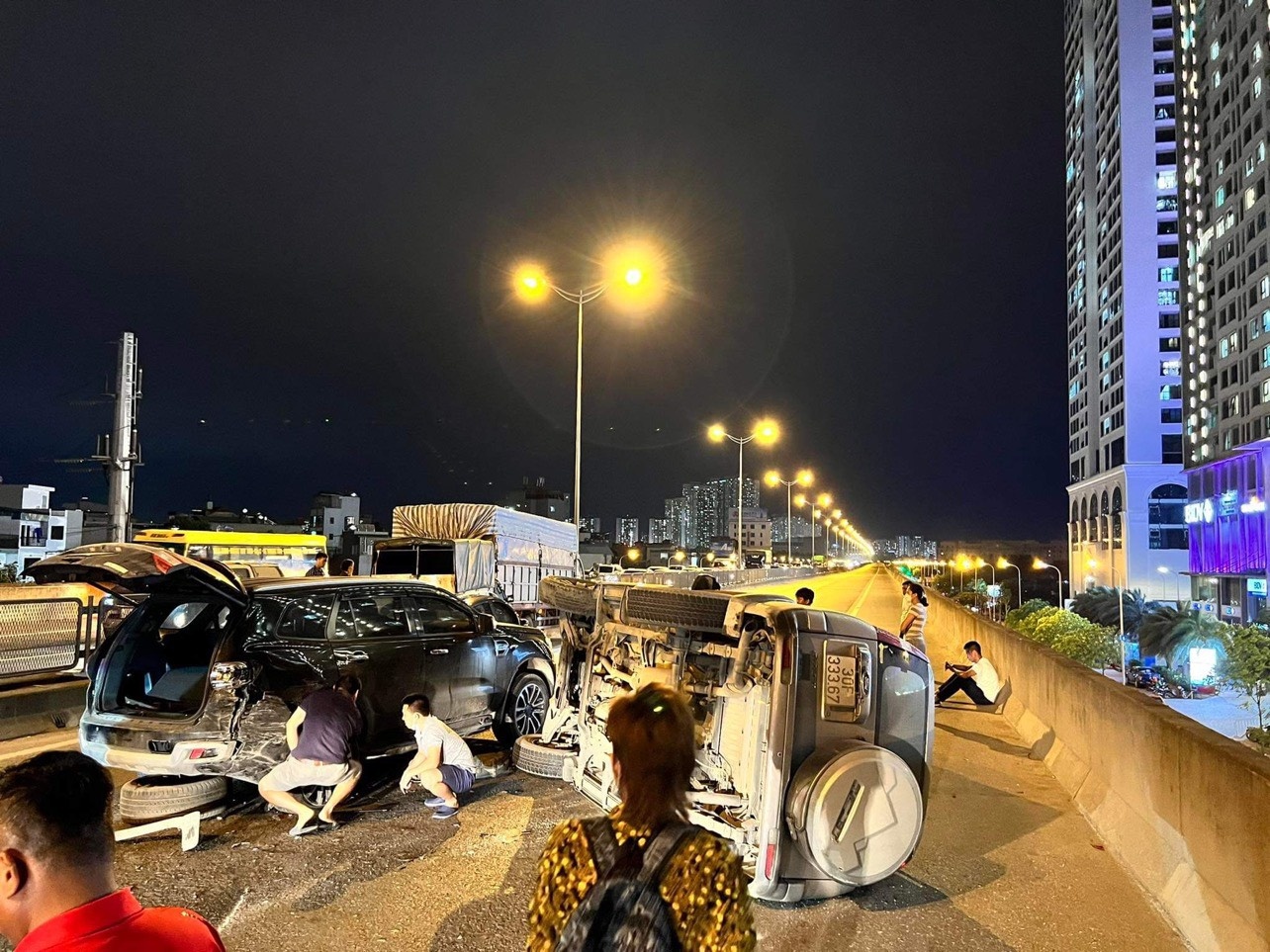 tai nan 5 xe lien hoan anh 1