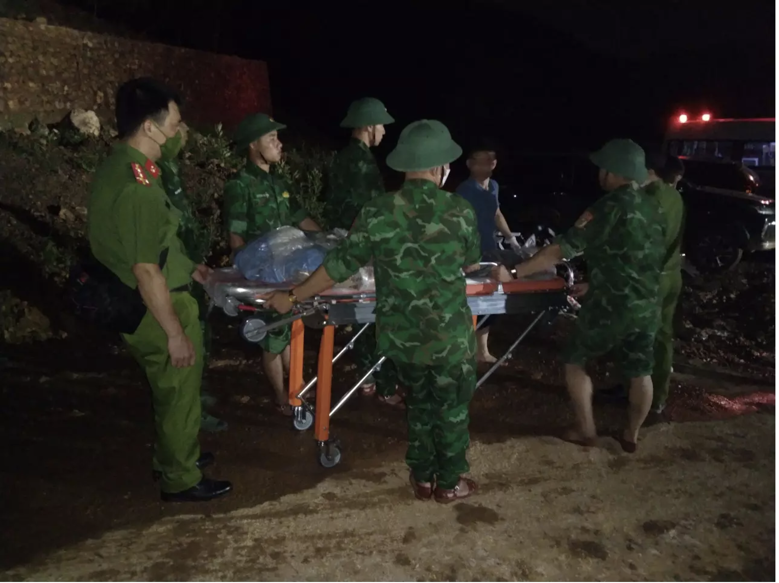 Do sap tuong nha o Vinh Phuc, 3 nguoi tu vong hinh anh