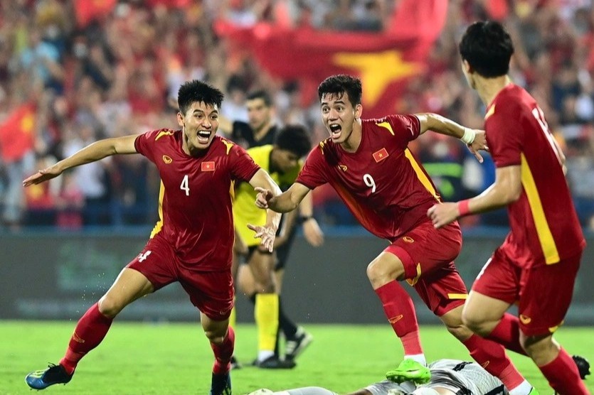 Hau Giang thu hoi van ban huy dong can bo di co vu bong da hinh anh