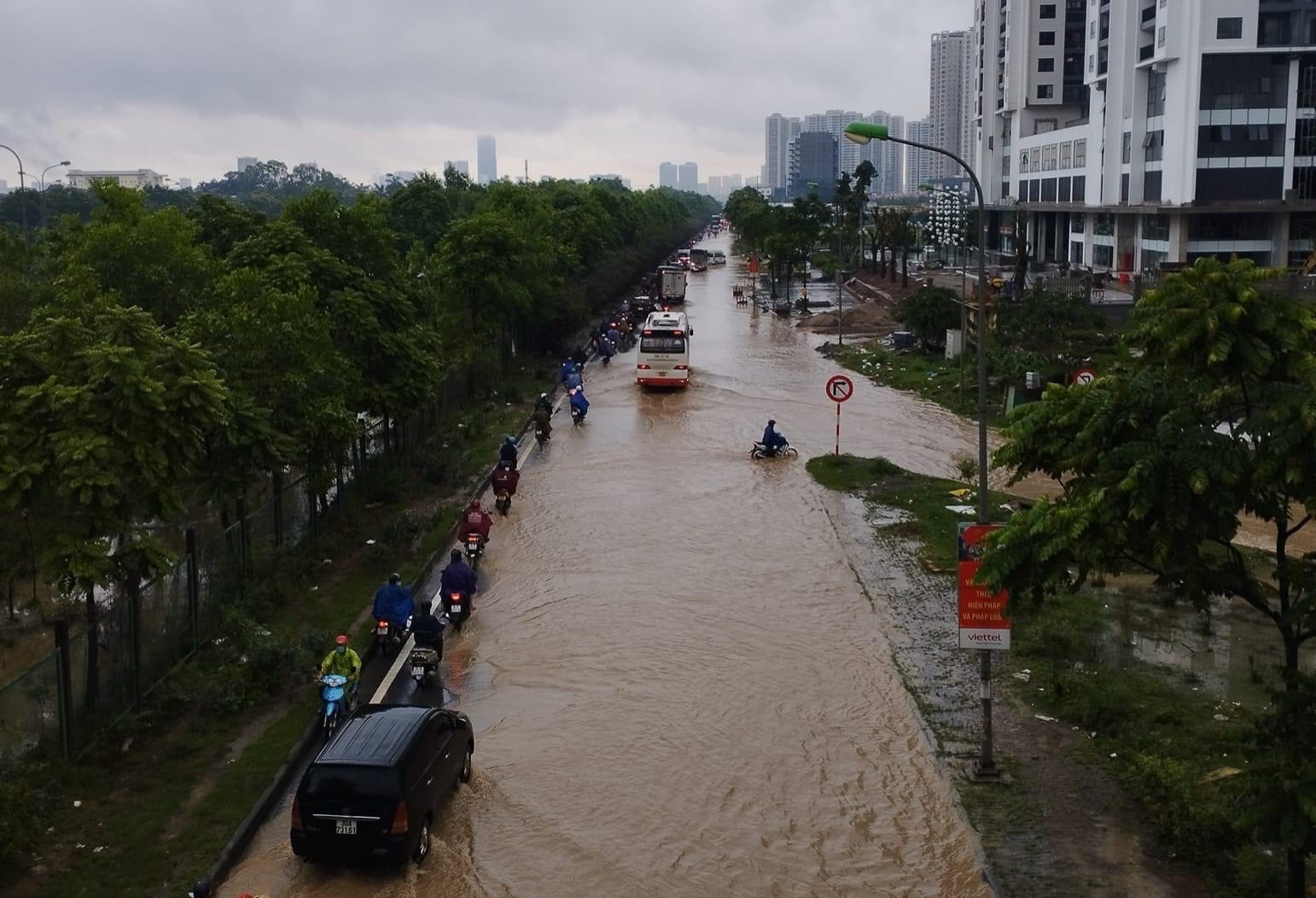 Ngap dai lo thang long anh 2