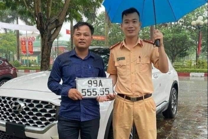 Oto Santa Fe bien ngu quy 5 duoc tra gia 4 ty, chu xe quyet khong ban hinh anh