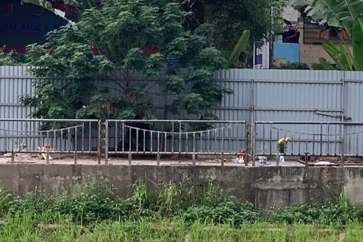 Phat hien thi the dan ong ven song To Lich hinh anh