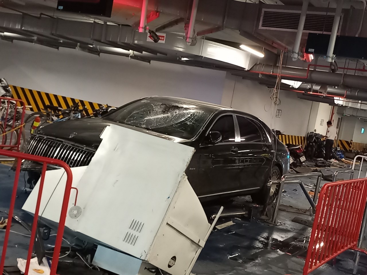 Mercedes Maybach tong loat xe may anh 9