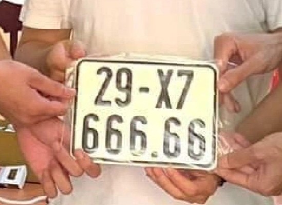 Bam trung bien ngu quy 6 khi dang ky xe o cong an xa hinh anh