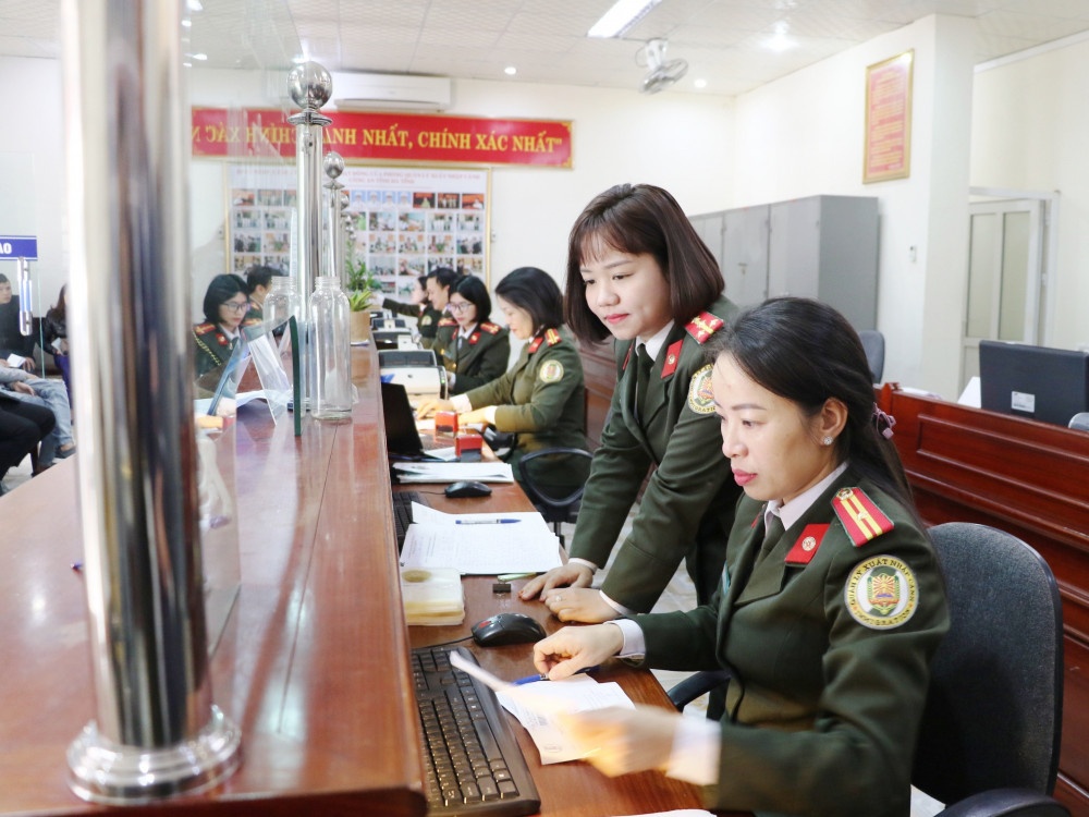 Cap ho chieu pho thong mau moi tu 1/7 hinh anh