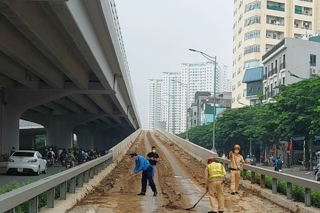 dat roi vai duong tren cao anh 1