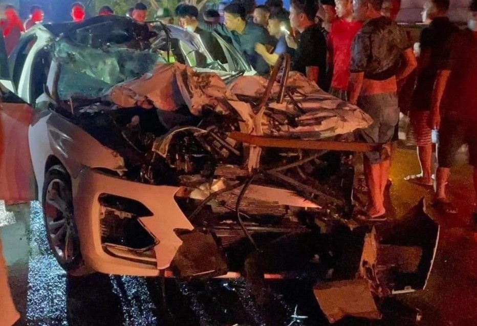 Oto tong truc dien xe dau keo, 2 nguoi chet hinh anh