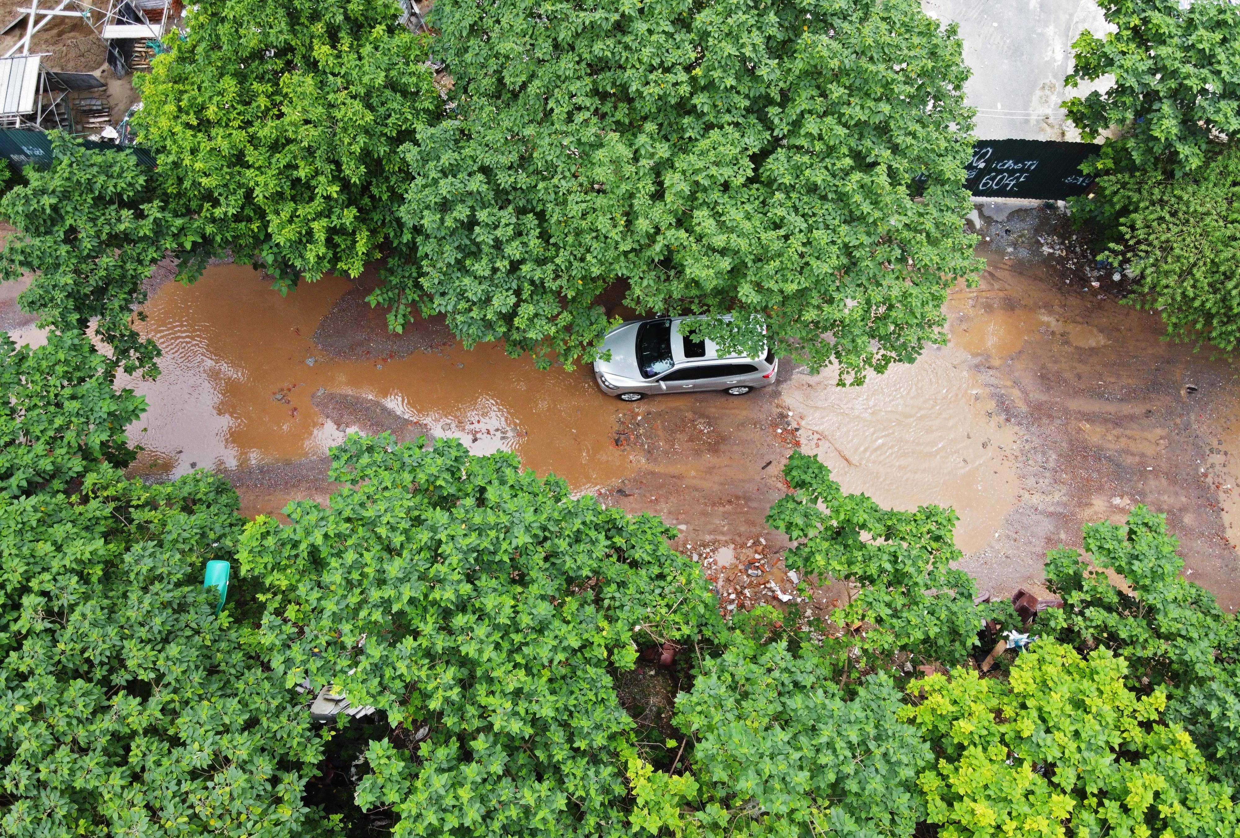 Đường Nguyễn Cảnh Dị xuống cấp ảnh 2 Duong Nguyen Canh Di xuong cap anh 2