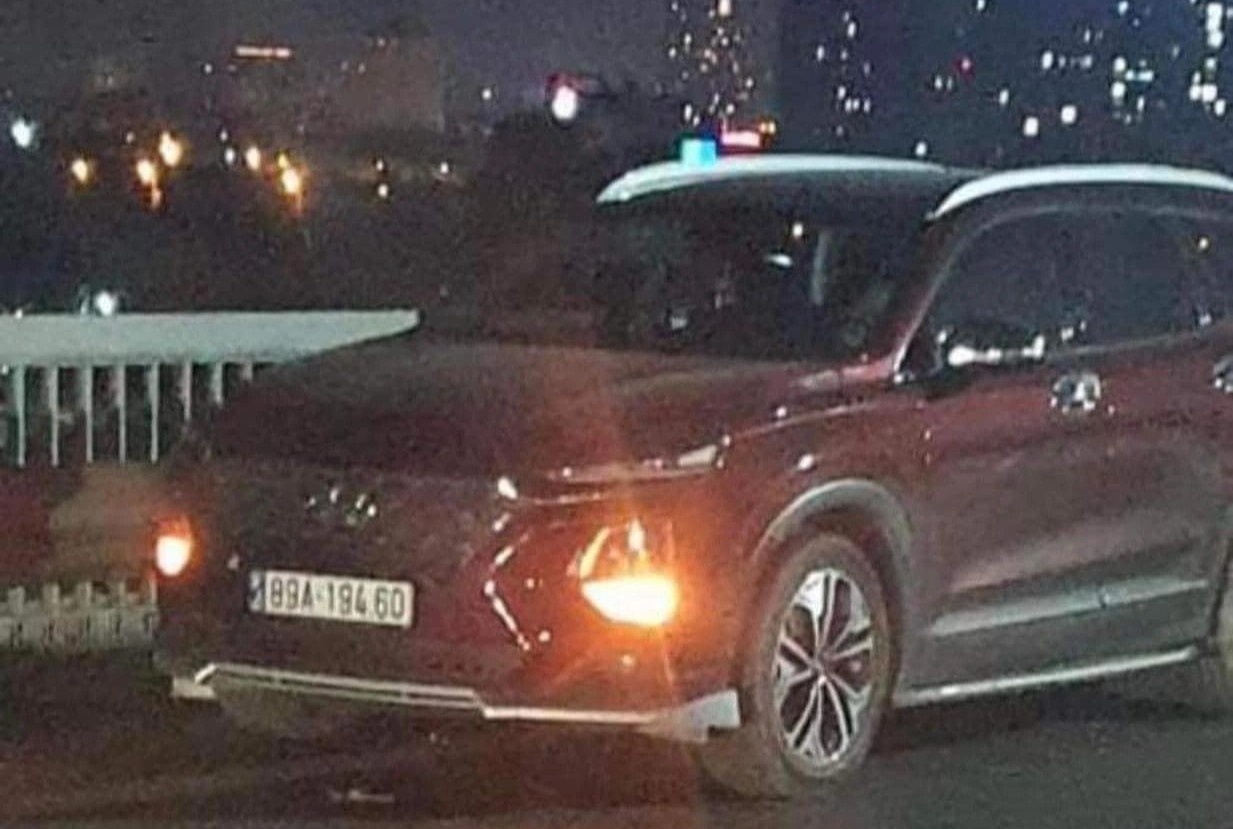 Thi the duoi song Hong la tai xe bo xe Santa Fe tren cau Thang Long hinh anh