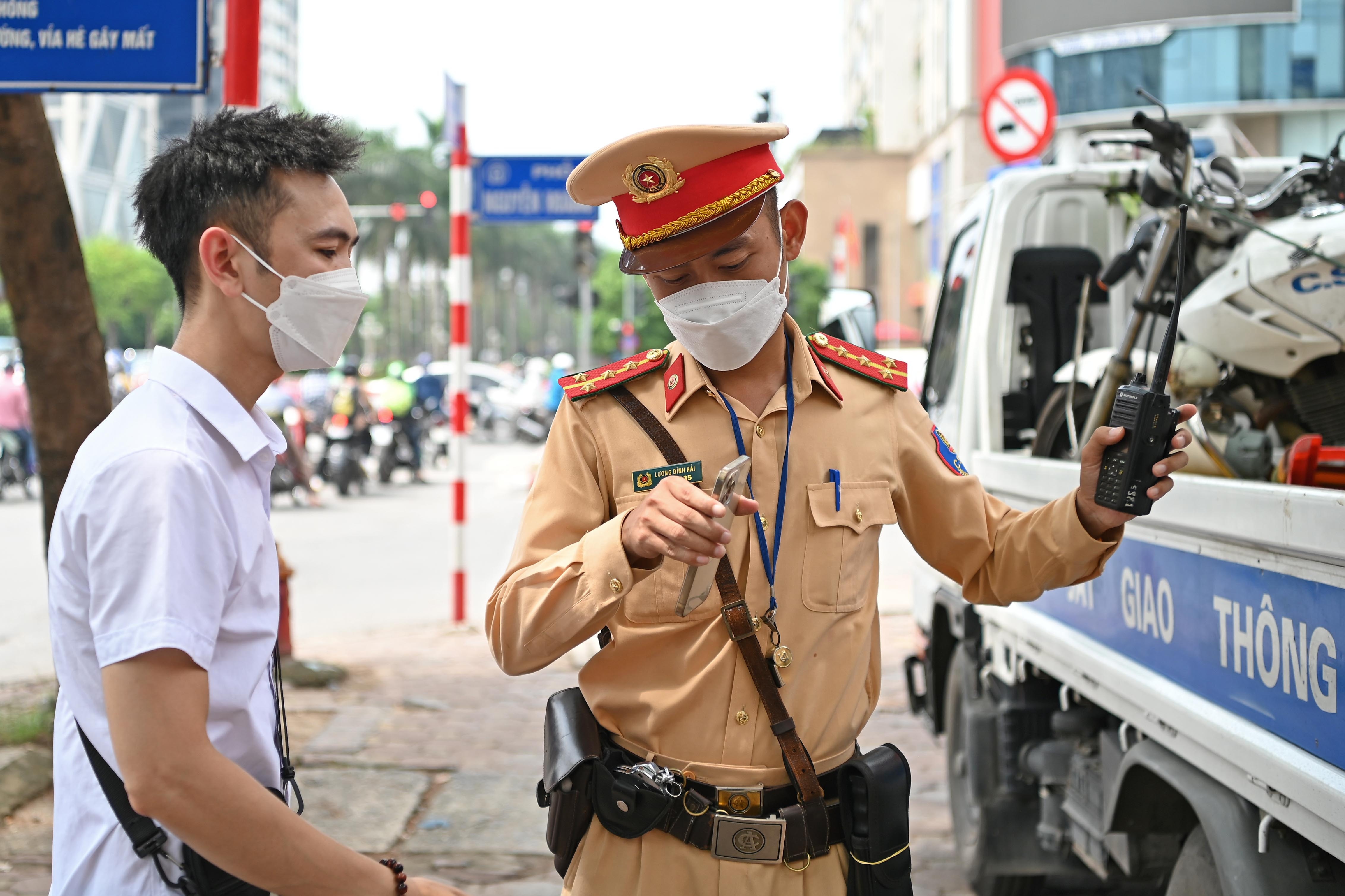 bỏ đi khi bị csgt kiểm tra nồng độ cồn ảnh 8 bo di khi bi csgt kiem tra nong do con anh 8