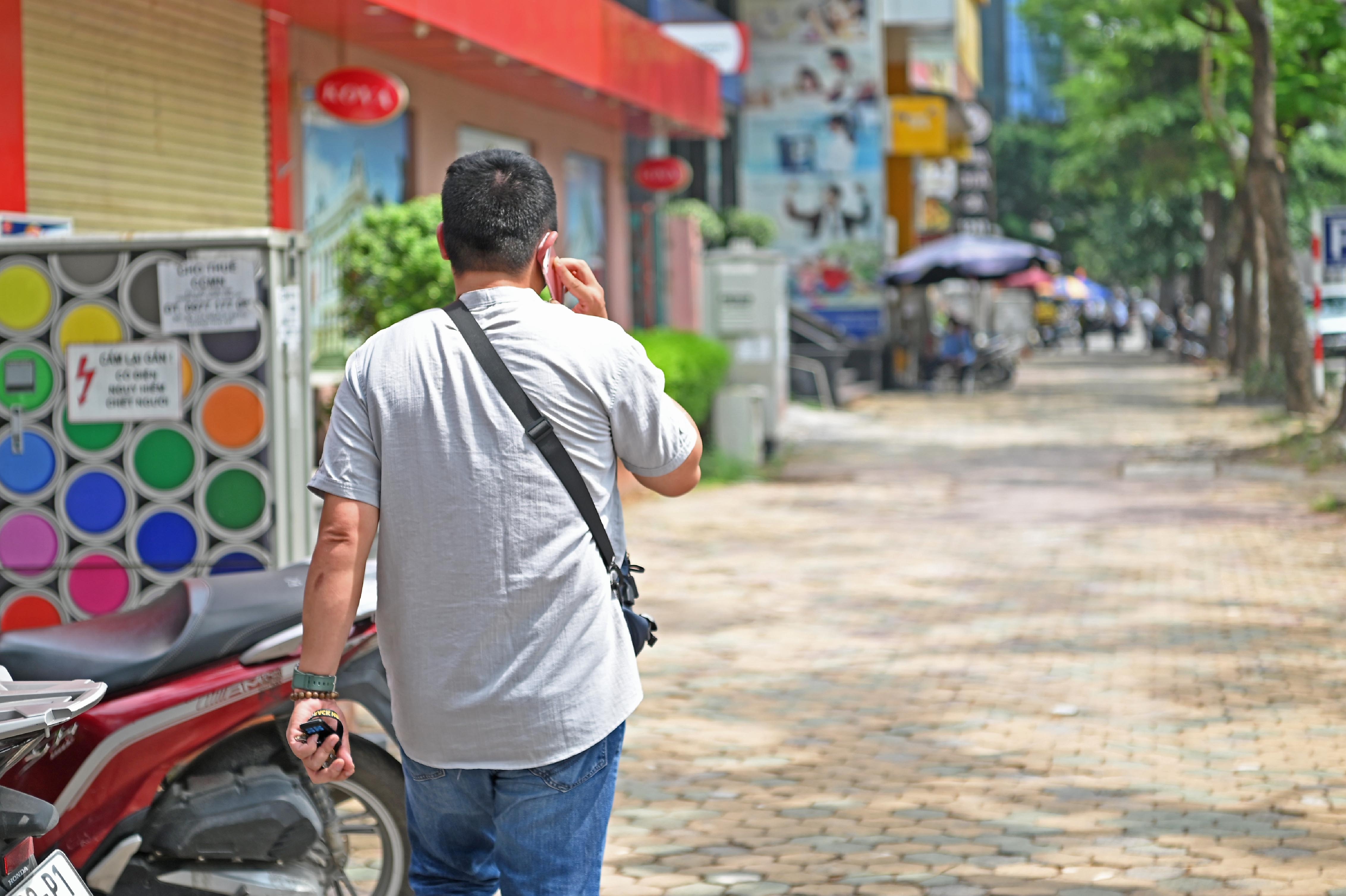 bo di khi bi csgt kiem tra nong do con anh 9