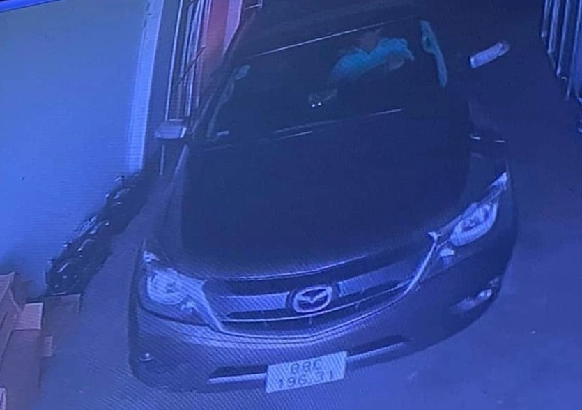 Tai xe Mazda bo tron sau khi tong chet nguoi di xe may hinh anh