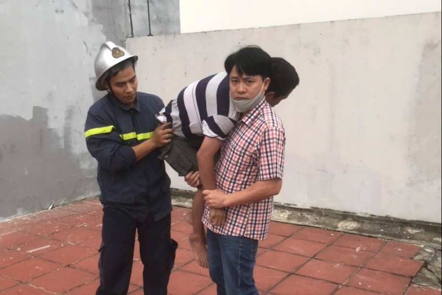 la het tren noc toa nha anh 1