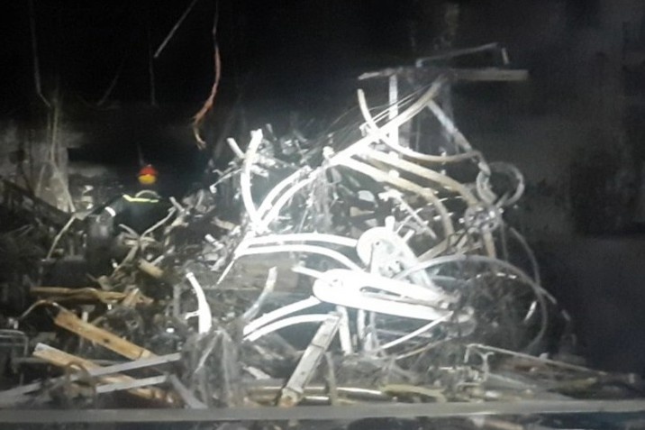 Hon 100 xe dap o cua hang bi chay rui trong dem hinh anh