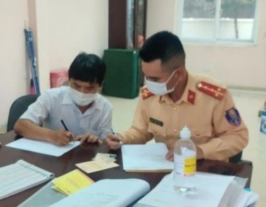 nguoc chieu tren cao toc phat 17 trieu anh 1