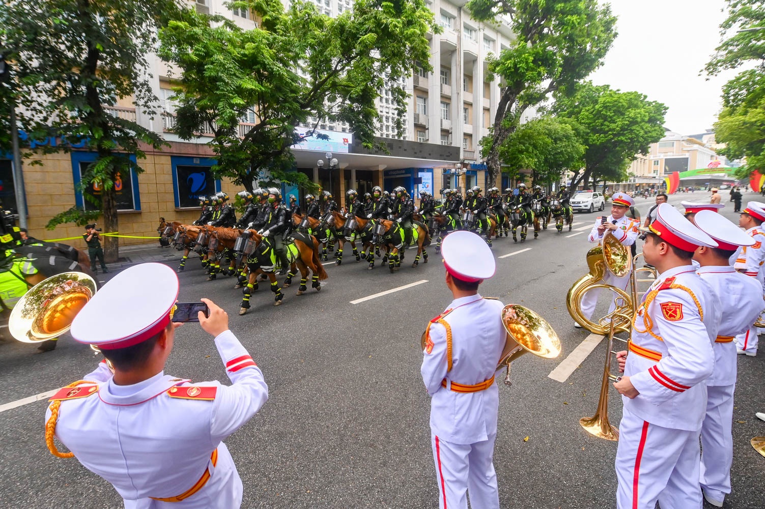 CSCD ky binh dieu hanh quanh pho di bo anh 10