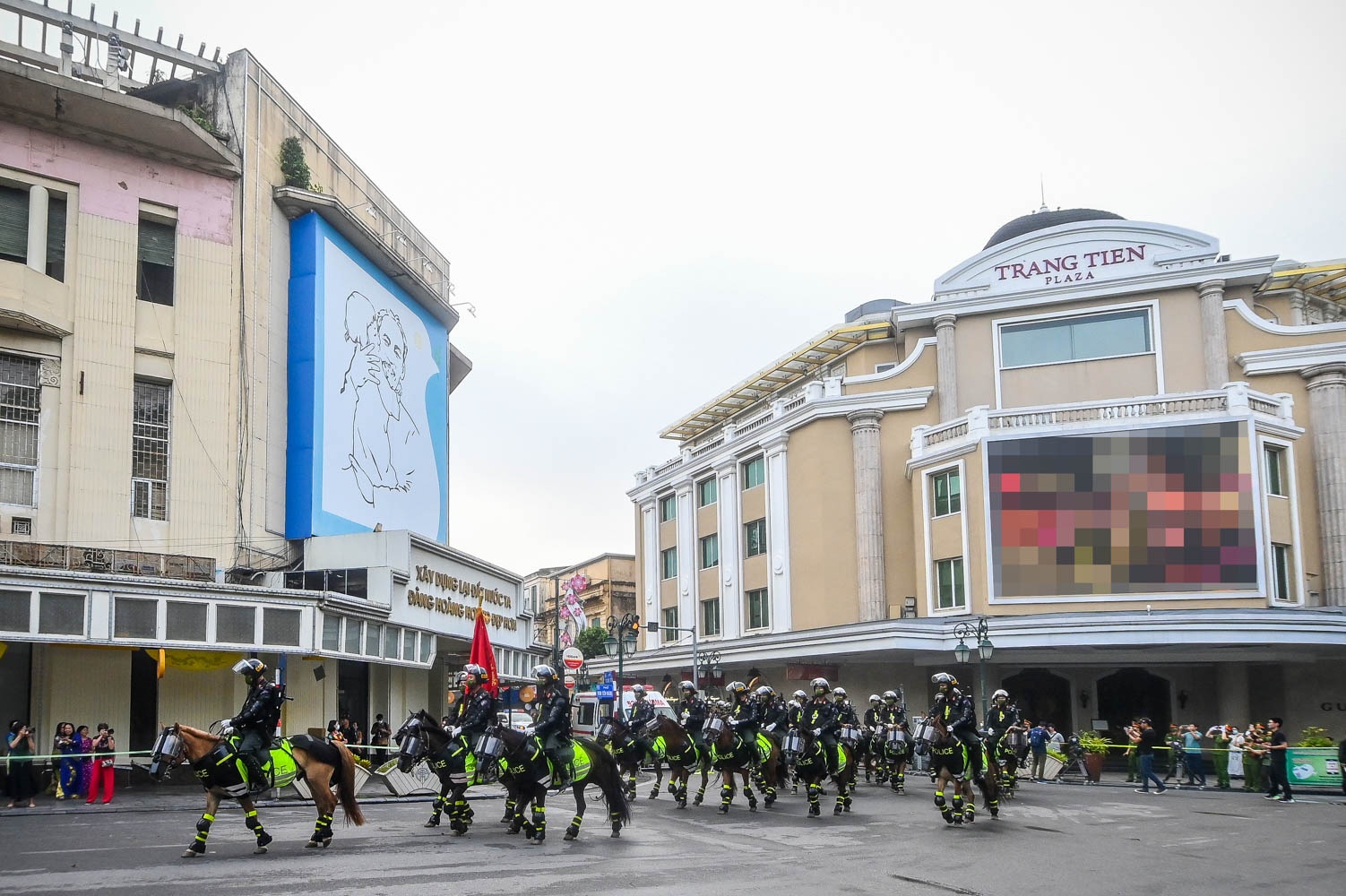 CSCD ky binh dieu hanh quanh pho di bo anh 3