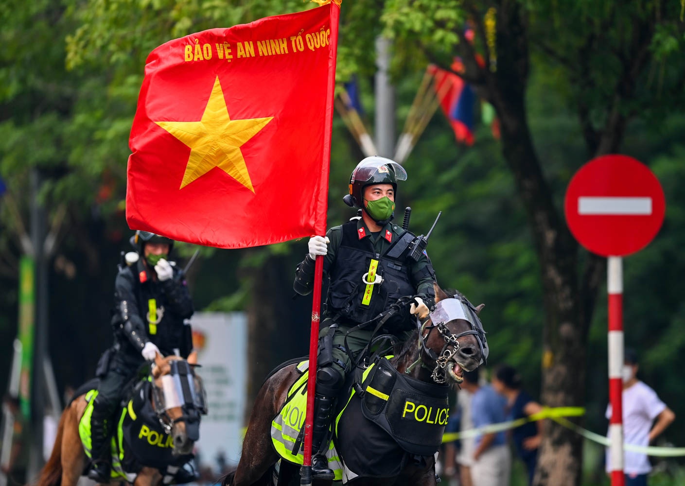 CSCD ky binh dieu hanh quanh pho di bo anh 11