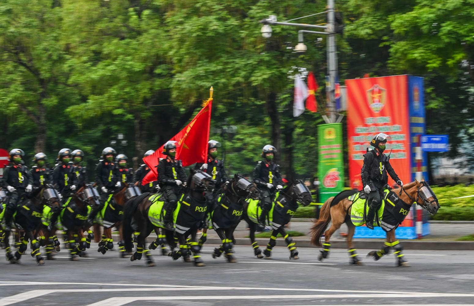 CSCD ky binh dieu hanh quanh pho di bo anh 9