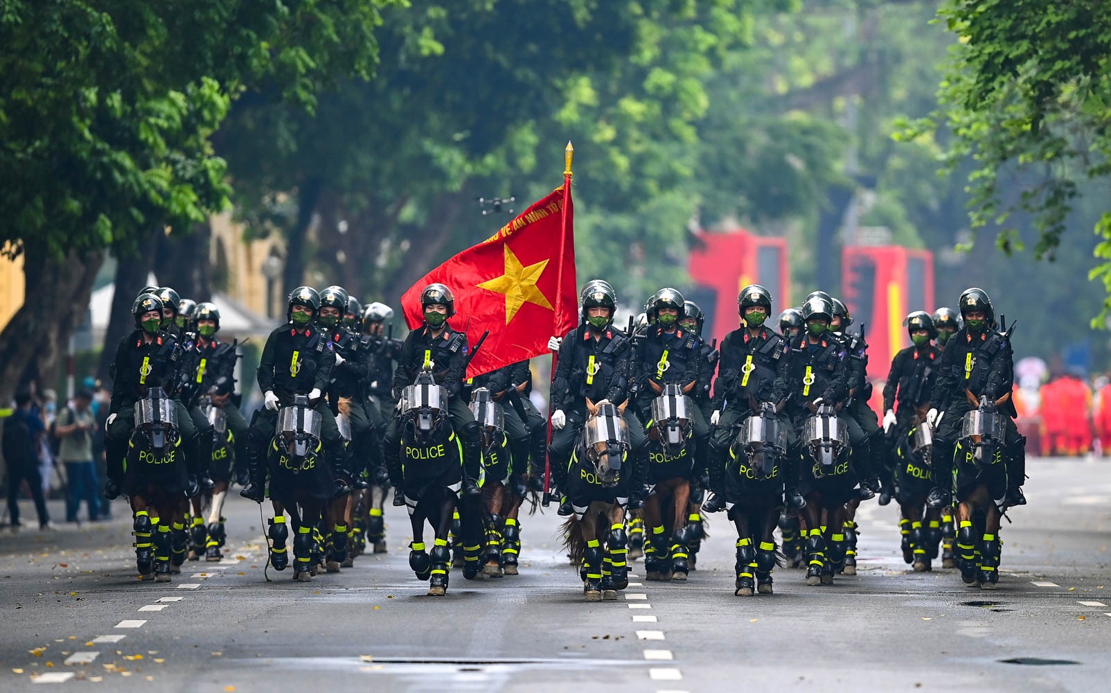 CSCD ky binh dieu hanh quanh pho di bo anh 1