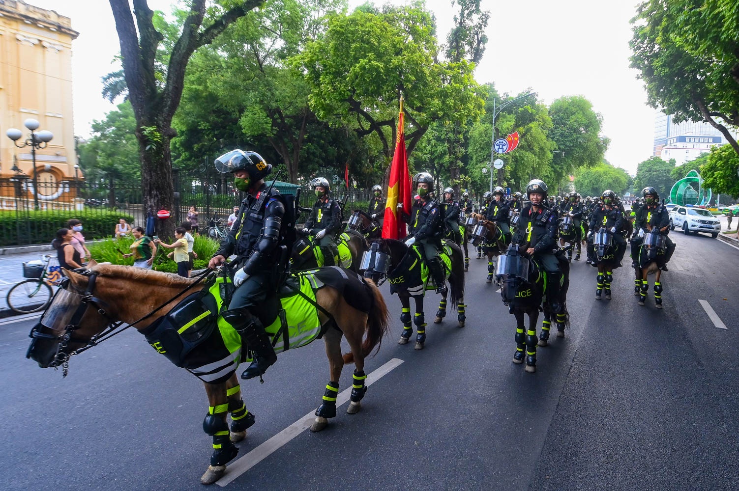 CSCD ky binh dieu hanh quanh pho di bo anh 2