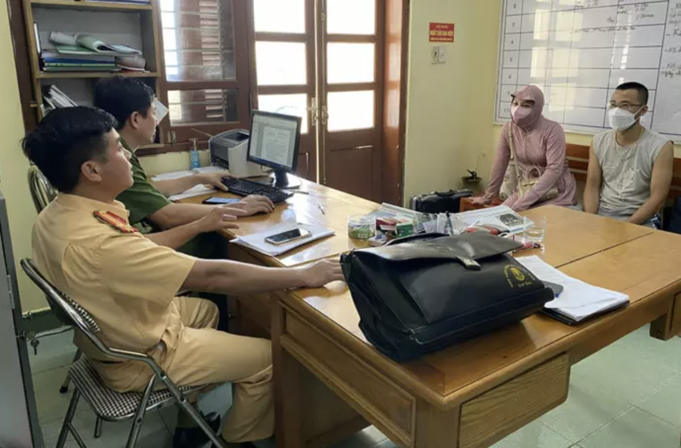 Vu cuu nguoi bi doa kien,  tai xe gay tai nan toi cong an khai bao anh 1