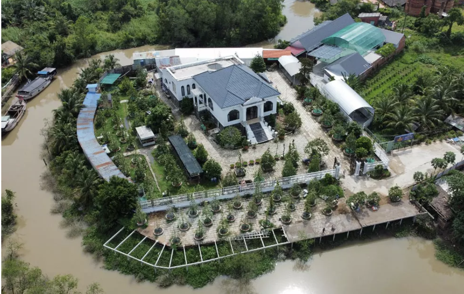 Vinh Long thong tin ve nha hang, biet thu nguy nga tren dat trong cay hinh anh