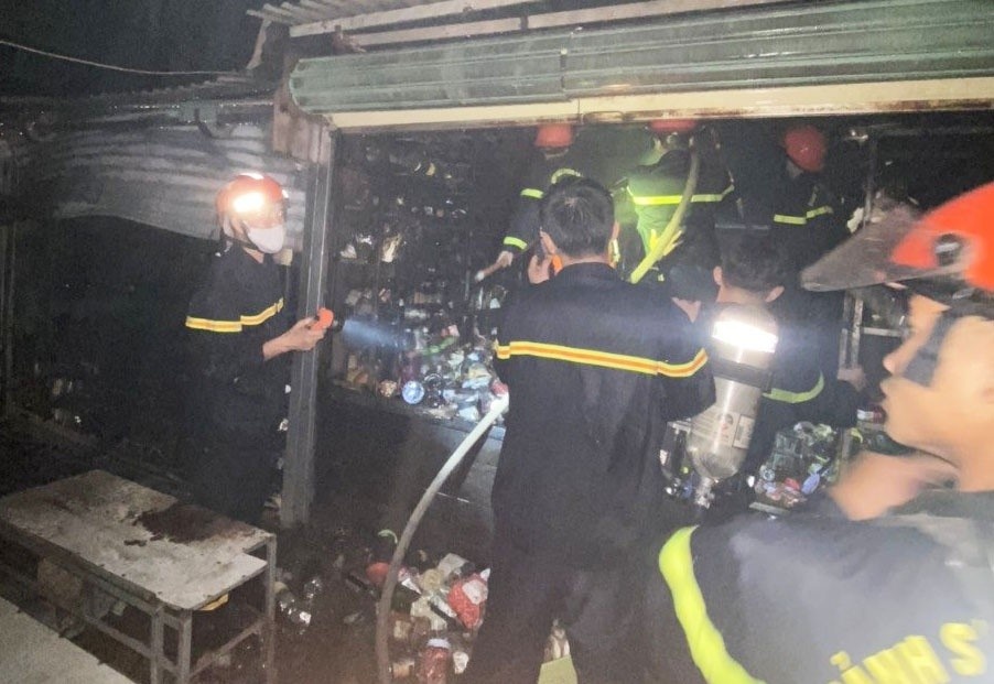 Cho o Dak Lak chay lon, thieu rui 28 ki-ot hinh anh