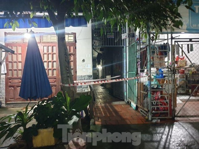 Tho xam treo co o phong tro anh 1