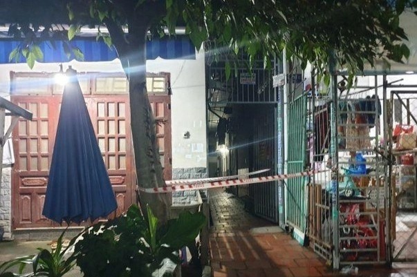 Tho xam treo co o phong tro sau khi than buon tren Facebook hinh anh