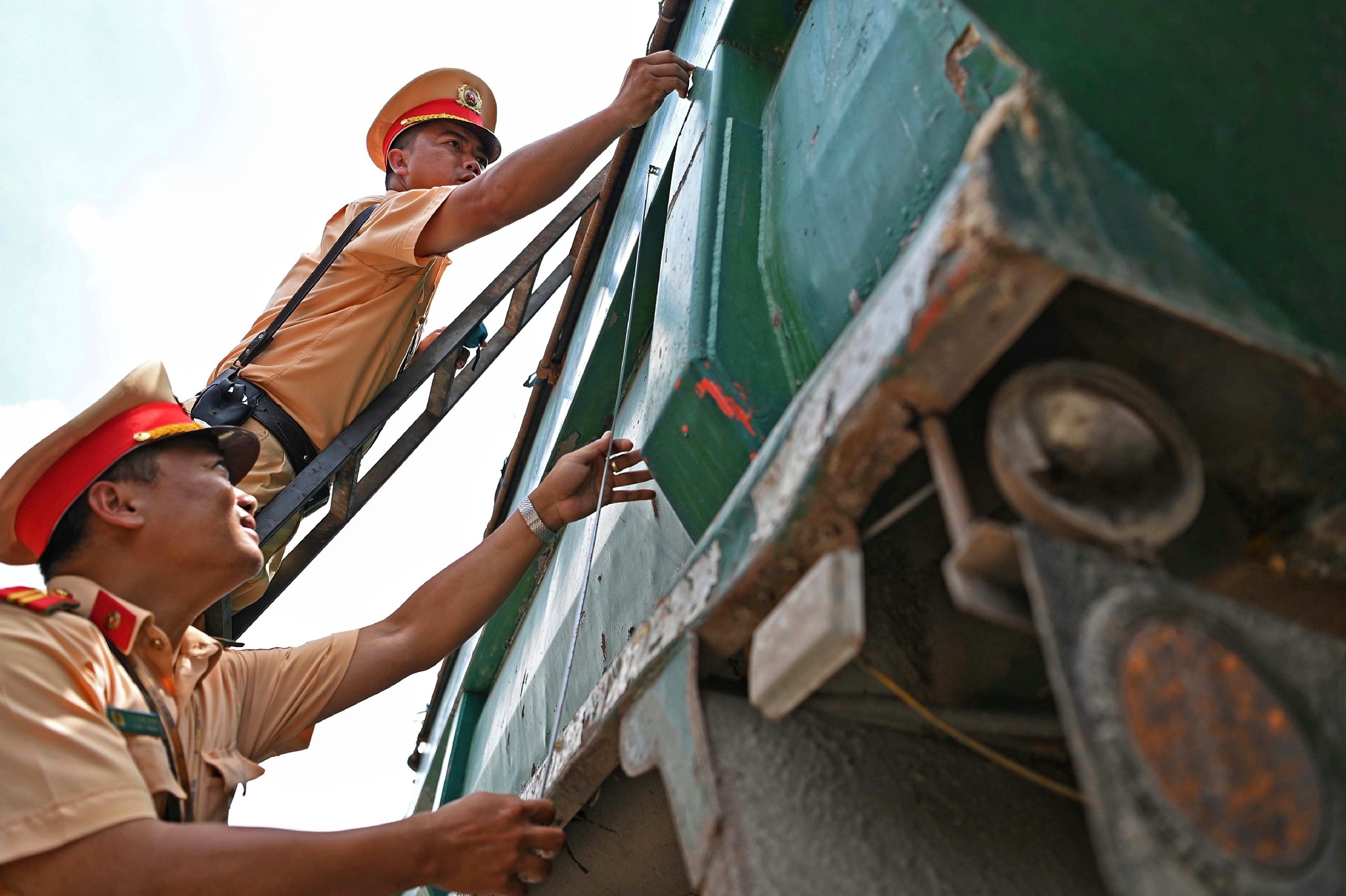 Xu ly xe qua tai trong o Hai Phong anh 4