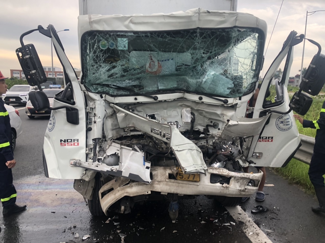 tai xe xe tai mac ket anh 1