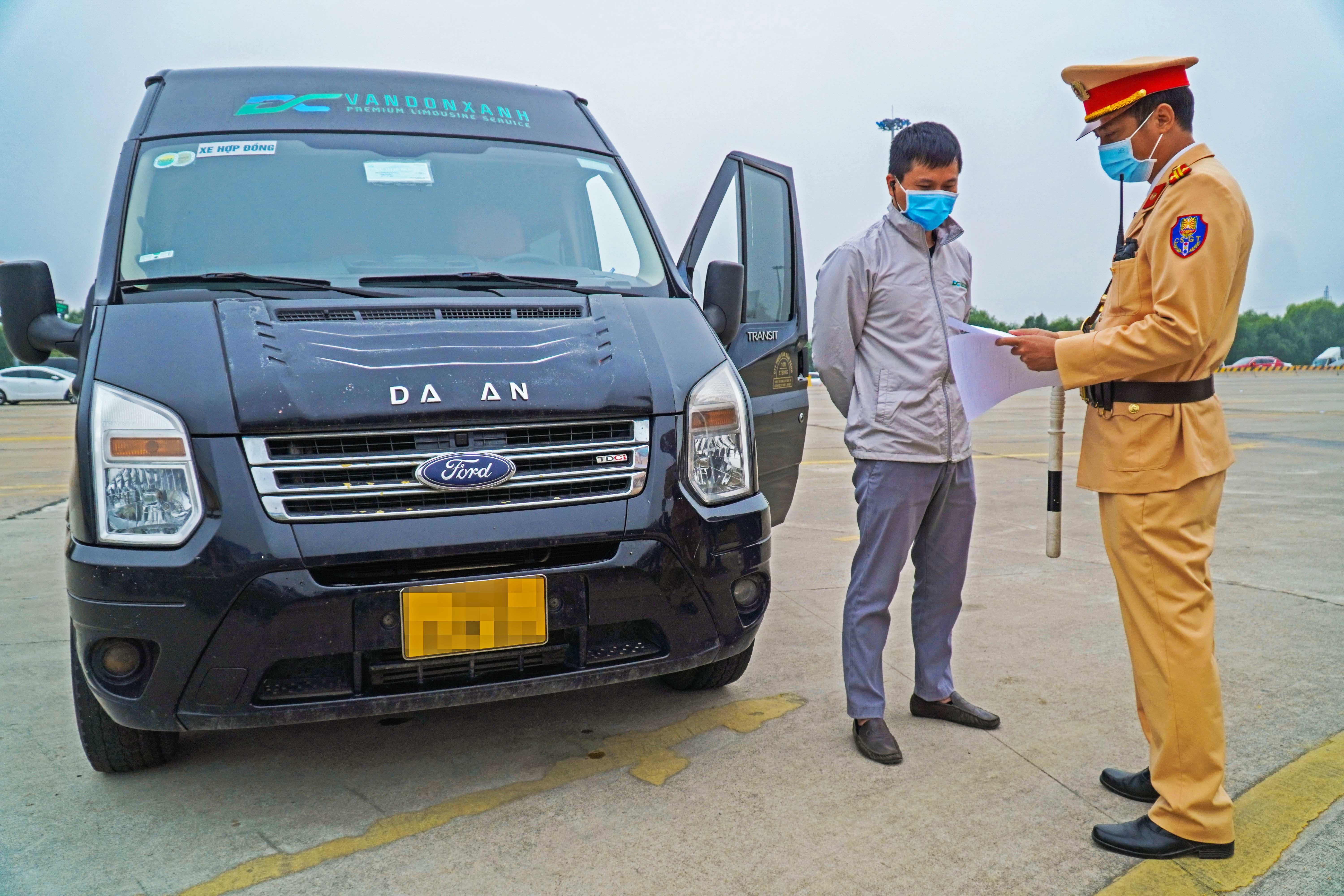 Oto kinh doanh van tai buoc phai lap dat camera giam sat hanh trinh hinh anh