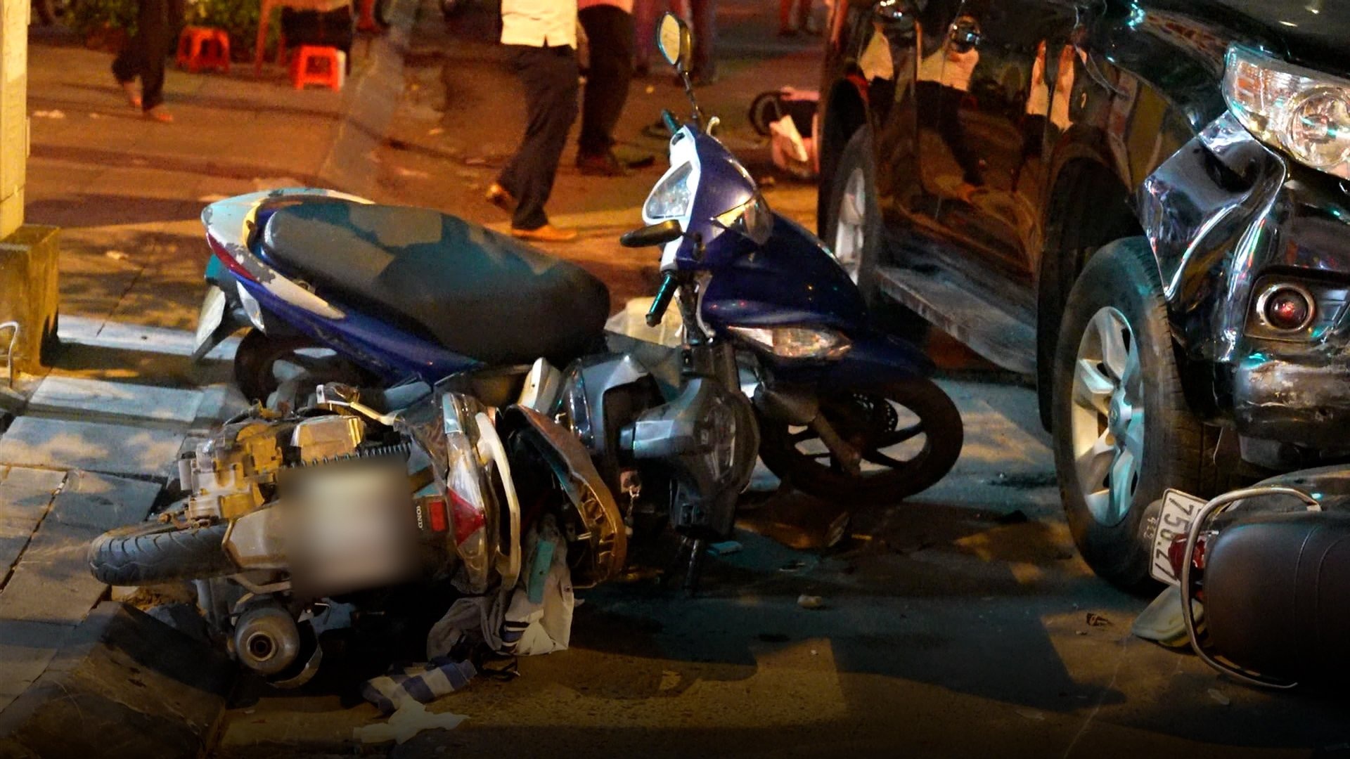 Vu 4 oto tong lien hoan: Nan nhan tu vong khi di mua thuoc cho con hinh anh