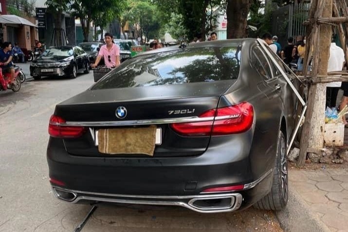 Mercedes S450 va cham lien hoan voi BMW 730Li cung 4 xe may hinh anh