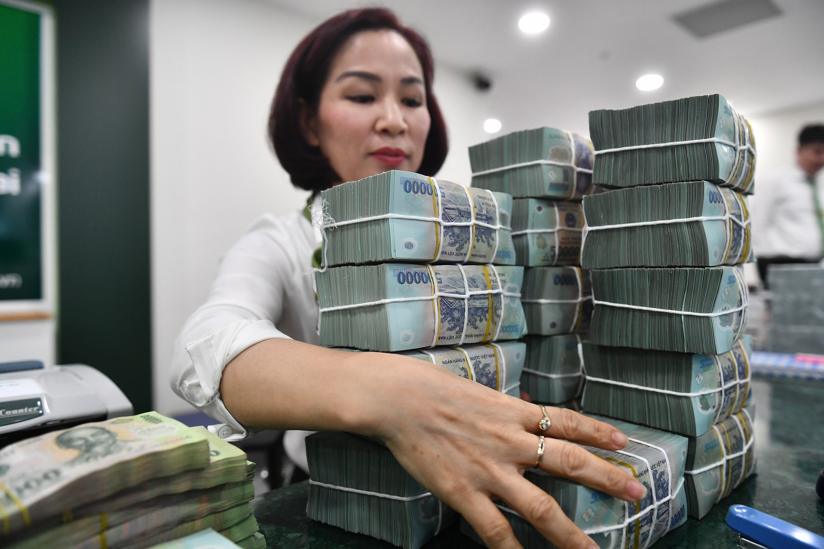 Chinh sach moi thang 8: Rut tien truoc han van duoc huong lai cao hinh anh