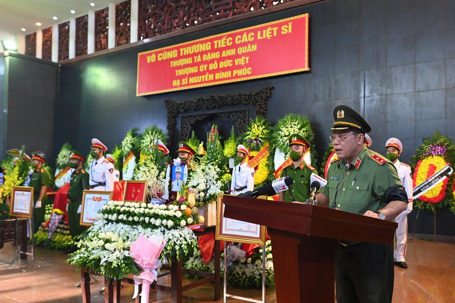 Xuc dong le tang 3 chien si PCCC anh 2