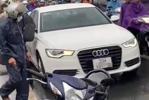 Thi the nguoi dan ong duoi chan cau Nhat Tan va xe Audi A6 bi bo lai hinh anh