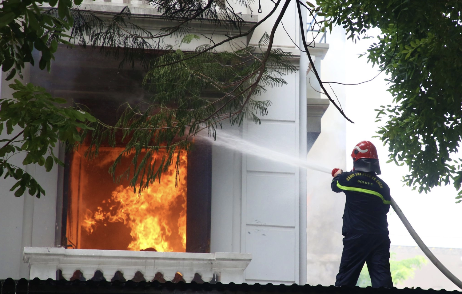 Chay biet thu trong khu do thi Phap Van anh 3